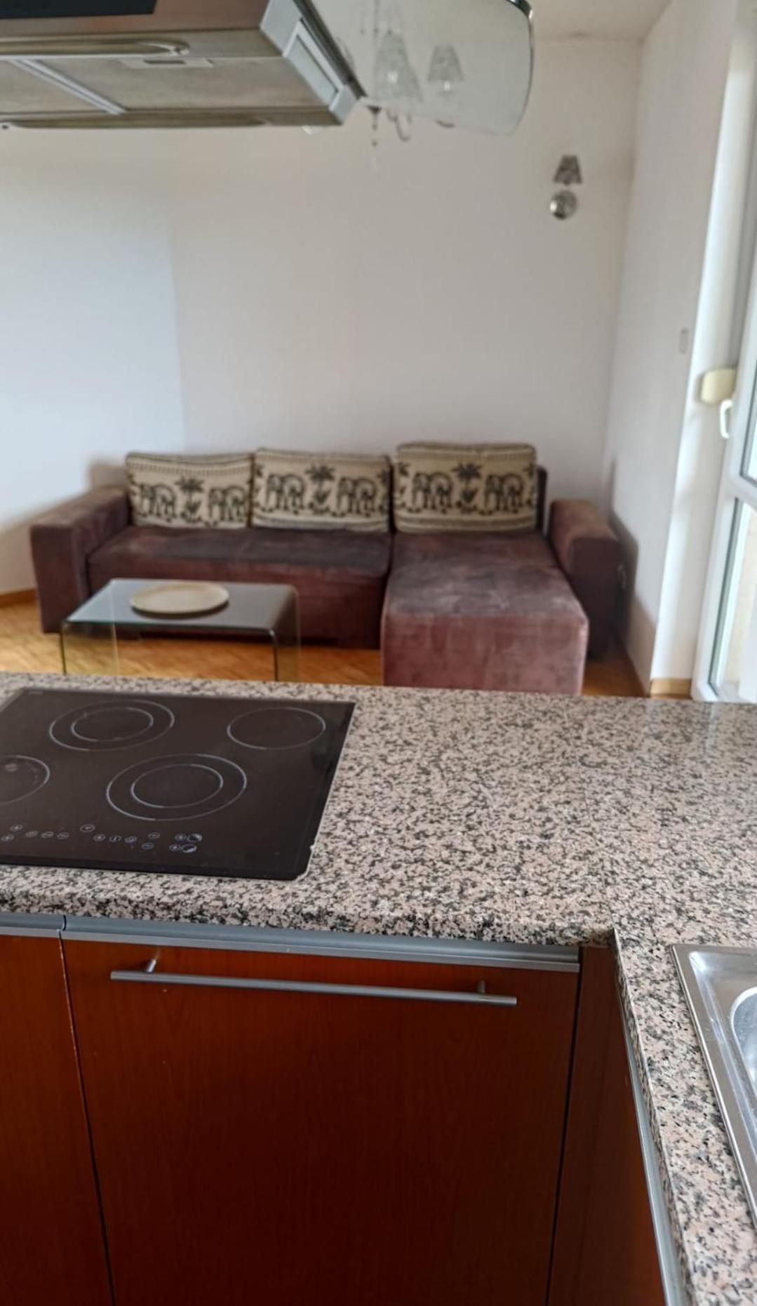 100mk2 Per Night Apartment